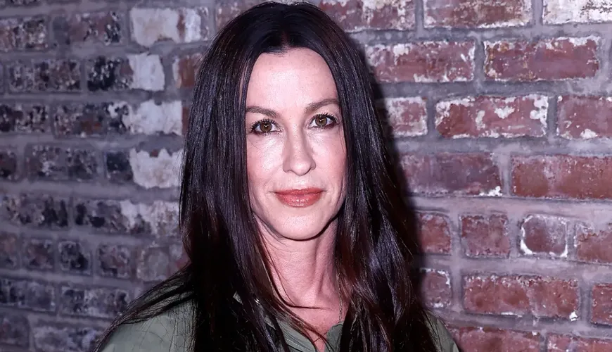 Alanis Morissette's Epic Entry into the Songwriters Hall of Fame