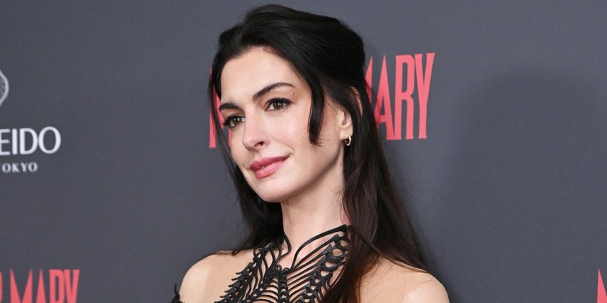 Anne Hathaway's Sci-Fi Chic Stuns at London Premiere