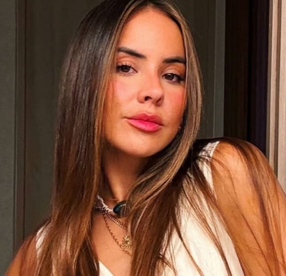 Gabriela Berlingeri's Chic Schoolgirl Vibe: A Fashion Hit