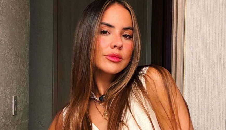 Gabriela Berlingeri's Chic Schoolgirl Vibe: A Fashion Hit