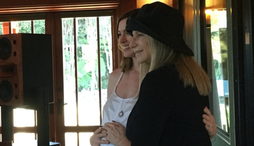 Barbra Streisand's Heartwarming Gesture for Anne Hathaway's Baby Bump!
