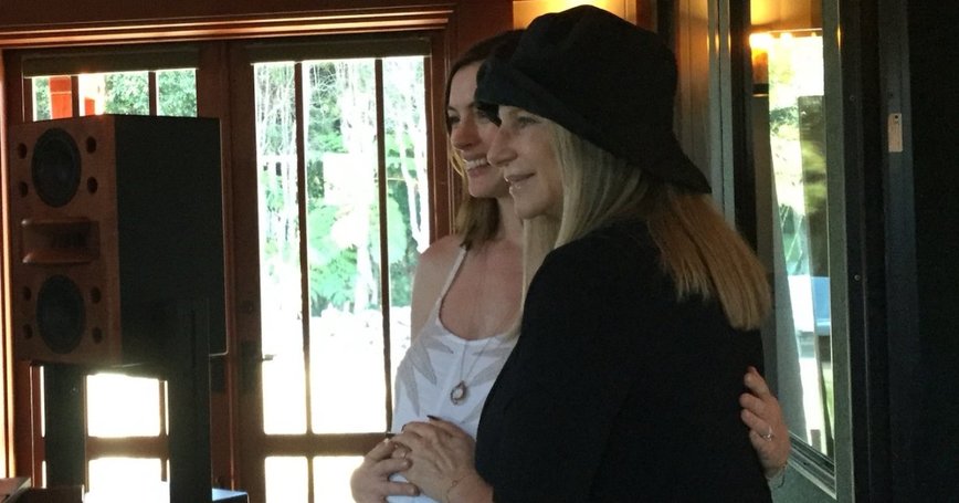 Barbra Streisand's Heartwarming Gesture for Anne Hathaway's Baby Bump!