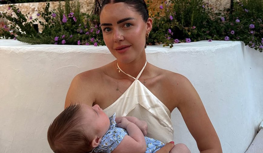 Bonnie Ryan's Sun-Kissed Getaway: Making Memories with Baby Winnie