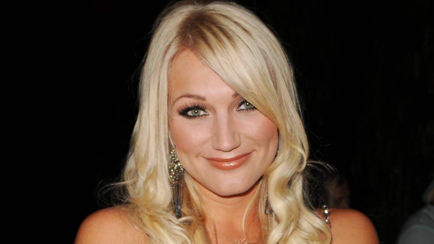 Brooke Hogan Claps Back at Critics Over Heartfelt Beach Tribute to Late Dad Hulk Hogan