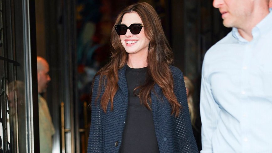 Anne Hathaway's Dazzling Maternity Style: A Fashionista's Dream