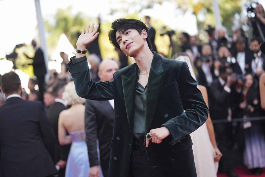 Zhang Linghe's New York Adventure: Redefining 'Cute' With a Dash of Fan Love