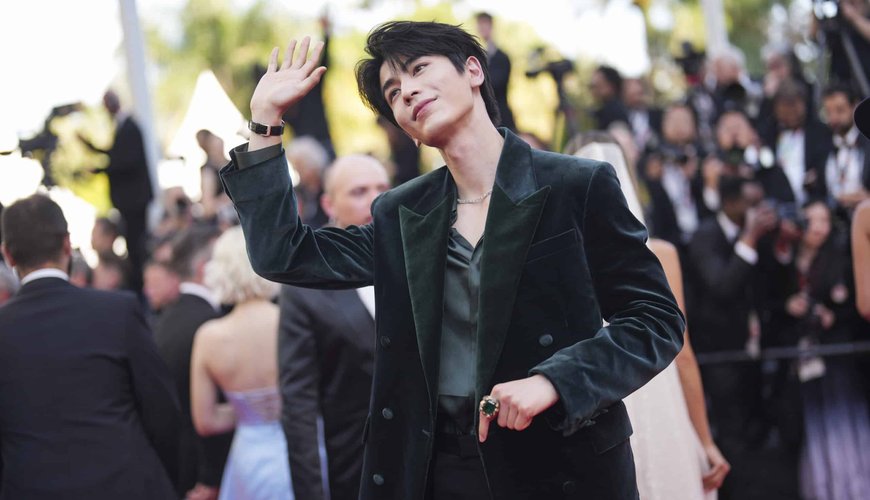 Zhang Linghe's New York Adventure: Redefining 'Cute' With a Dash of Fan Love