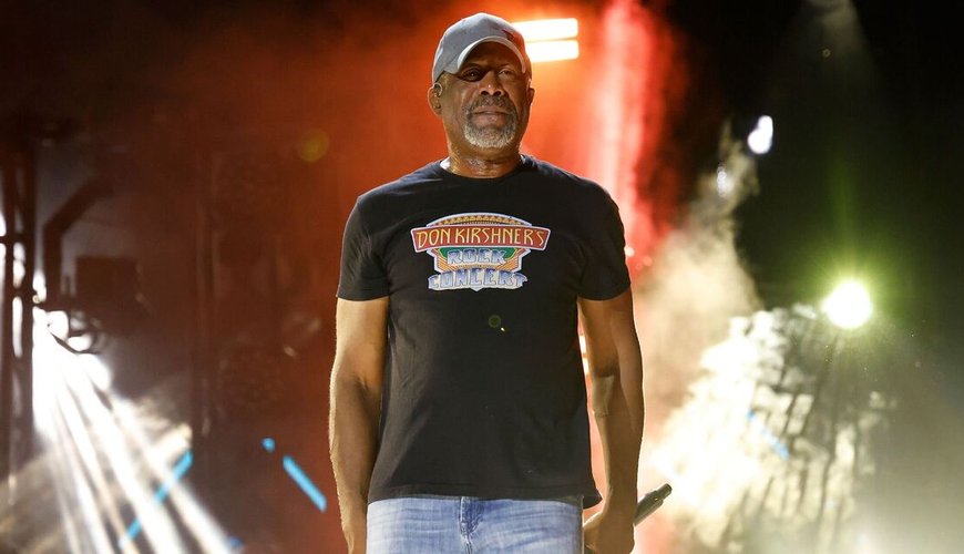 Darius Rucker Sparks Romance Rumors with Instagram Debut