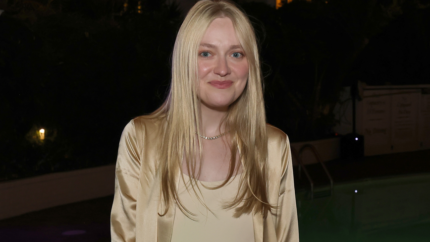 Dakota and Elle Fanning: The Flip-Flop Fashion Icons You Didn't Know You Needed