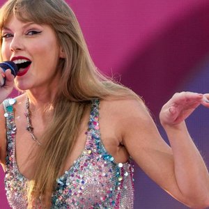 Ellen DeGeneres Faces Backlash for Awkward Taylor Swift Interview