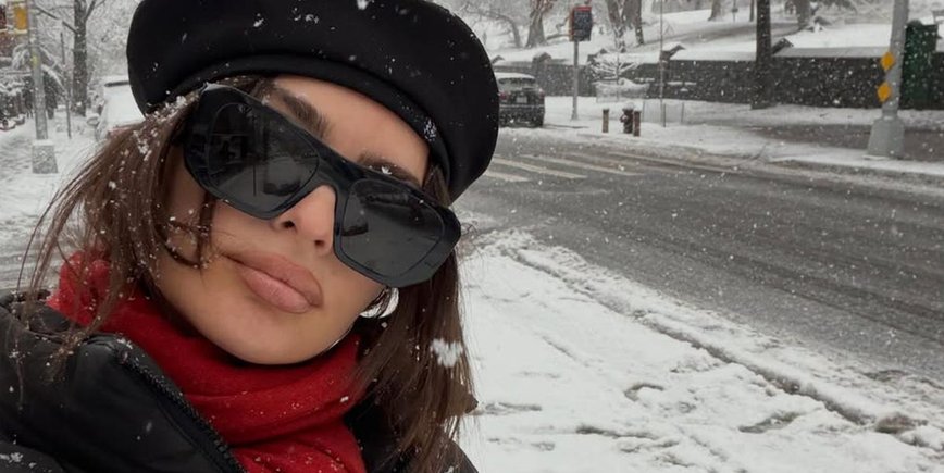 Emily Ratajkowski's Beret Steals the Snow Day Show