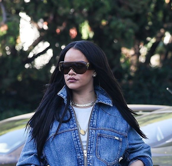 Rihanna's Timeless Love for '90s Outerwear: A Fashion Blast from the Past!