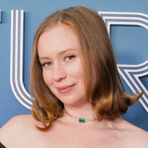 Hannah Einbinder Stuns in Black at Las Culturistas Culture Awards