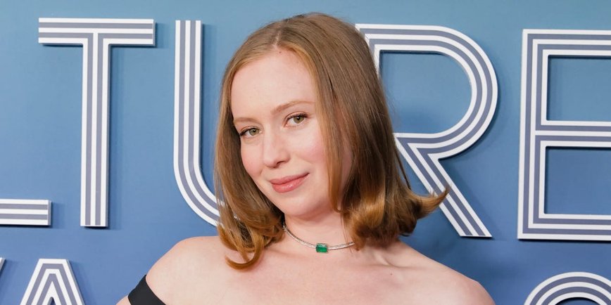 Hannah Einbinder Stuns in Black at Las Culturistas Culture Awards