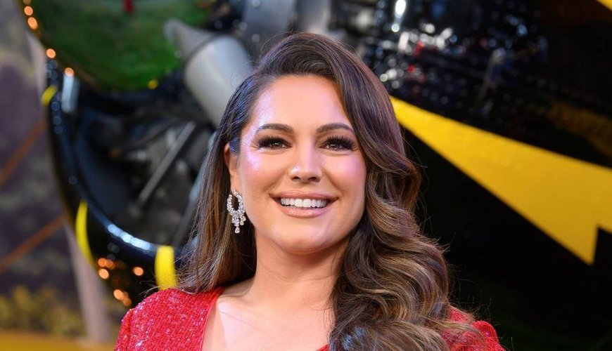 Kelly Brook Spills the Tea on Leaving Hollywood Behind