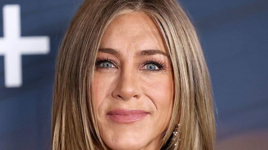 Jennifer Aniston's Romance with Jim Curtis: Instagram Official!