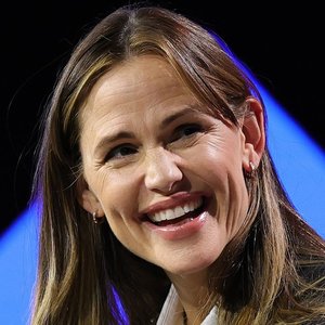 Jennifer Garner's Game Day Glam: A Touchdown with Son Samuel!