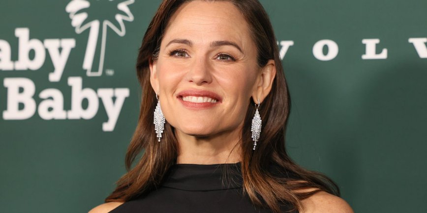 Jennifer Garner Spills on Ben Affleck's Beyoncé Obsession and Her Golden Globes Glam