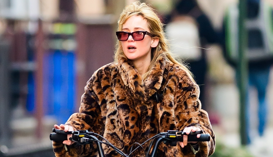Jennifer Lawrence Turns Heads with Chic NYC Bike-Riding Looks