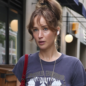 Jennifer Lawrence's Toe-Ring Sandal Obsession Is Back – And It's Fiercer Than Ever!