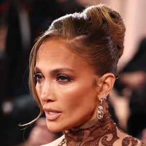 J.Lo's Gym Selfie: Abs-olutely Stunning at 56!