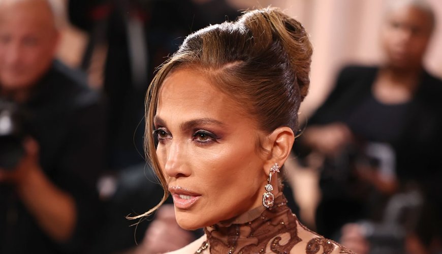 J.Lo's Gym Selfie: Abs-olutely Stunning at 56!