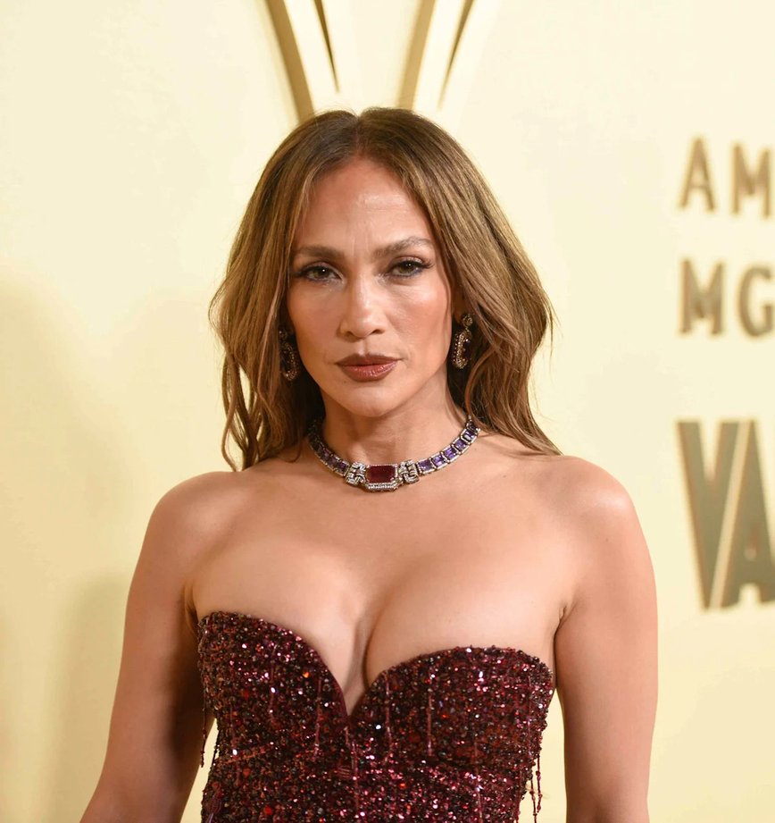 Jennifer Lopez Stuns Wimbledon with a Fashionably Oversized Flair