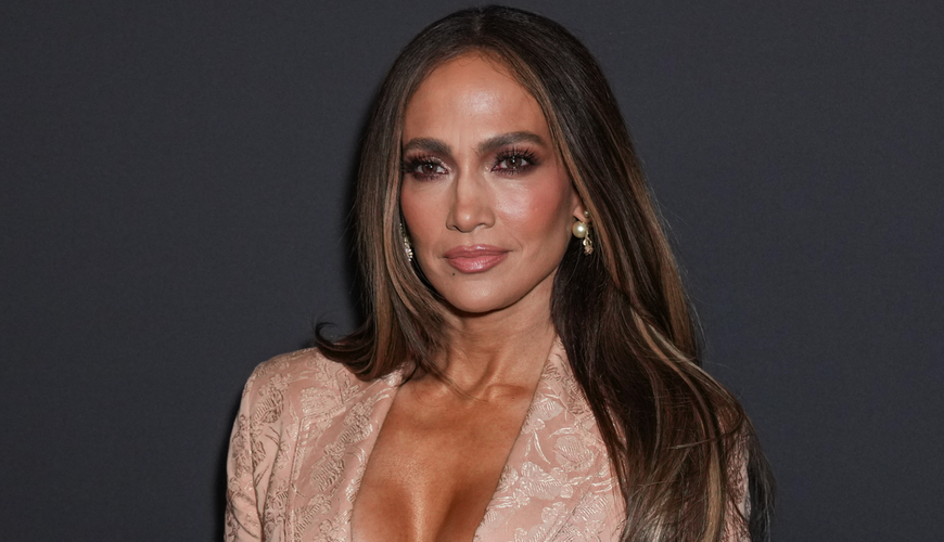 Jennifer Lopez Takes on the Lace Skirt Trend with a Vintage Twist