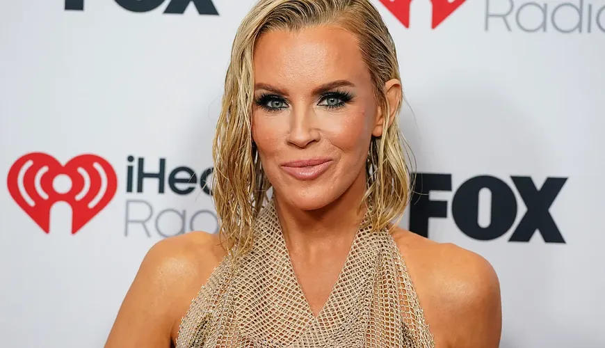 Jenny McCarthy's Rollercoaster Year: Battling Infections and Embracing Holiday Traditions