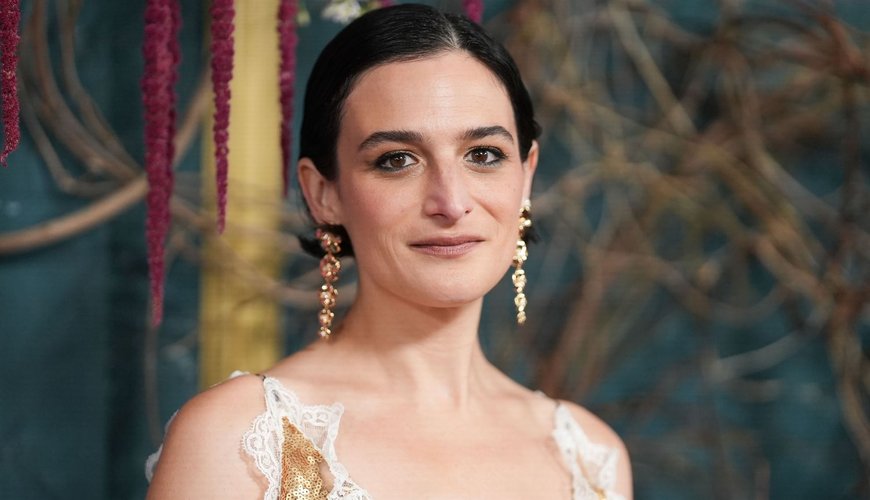 Jenny Slate Redefines Denim Chic with Laid-Back Vibes