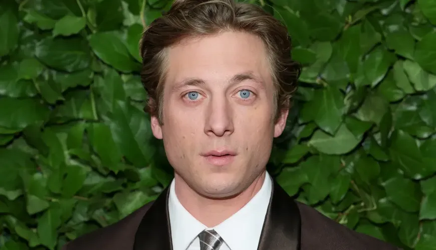 Jeremy Allen White Eyes Rom-Com Stardom: The Search for the Perfect Script