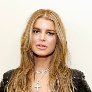 Jessica Simpson Unveils Stunning Brunette Transformation as She Embraces the Single Life