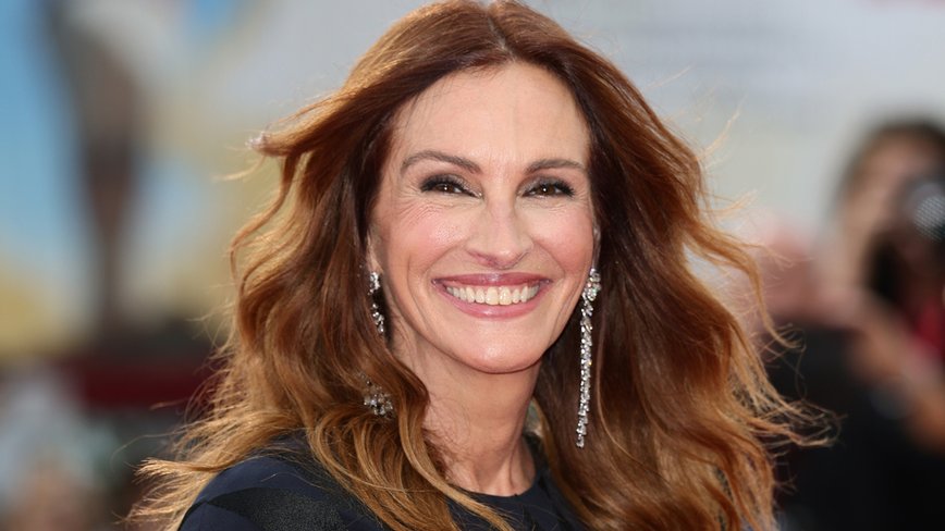 Julia Roberts Takes the Lead in 'Home Economics' Film Adaptation