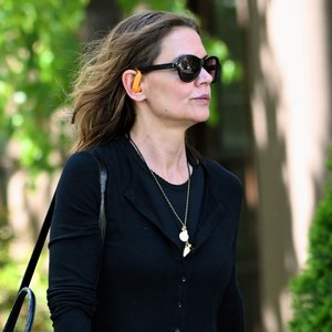 Katie Holmes Revives the '90s: Cord Necklaces Make a Comeback!