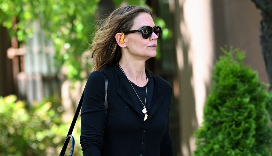 Katie Holmes Revives the '90s: Cord Necklaces Make a Comeback!