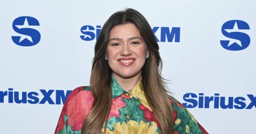 Kelly Clarkson's Hilarious Bathroom Confession: 'Single Until I'm Dead!'