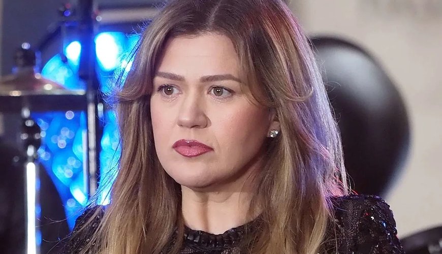 Kelly Clarkson Claps Back at Ex-Manager's Boob Job Suggestion with Sassy Comeback