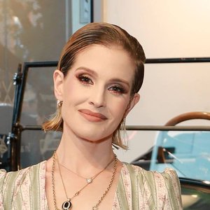 Kelly Osbourne: Bare-Faced and Bold in New Wardrobe Tour