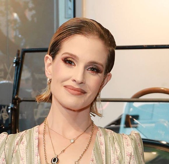 Kelly Osbourne: Bare-Faced and Bold in New Wardrobe Tour