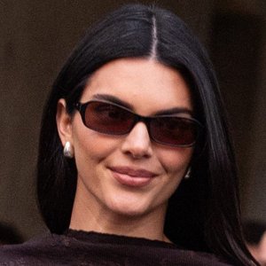 Kendall Jenner's Shawl-Cape Moment Steals the Spotlight at Milan Fashion Week