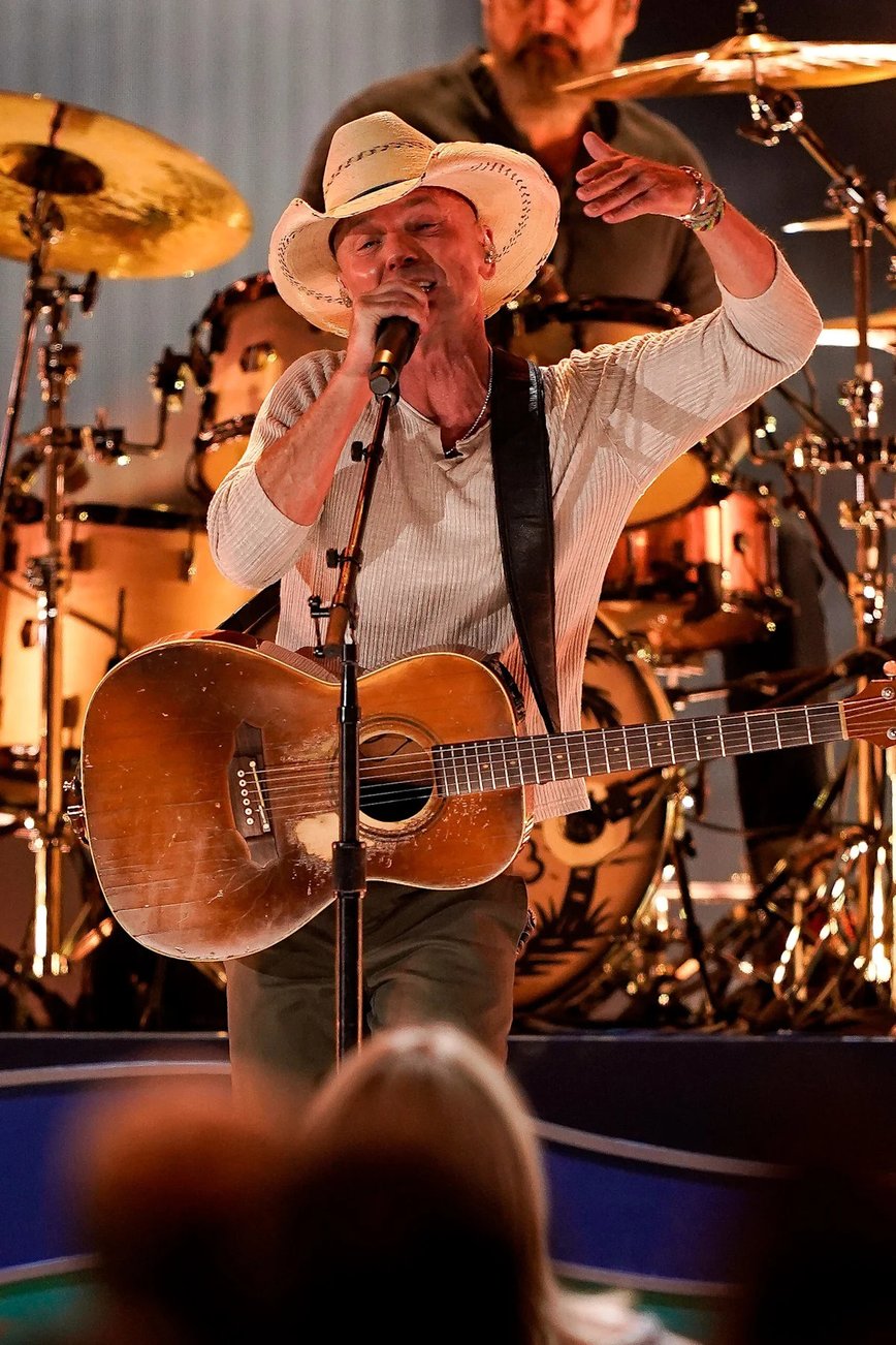Kenny Chesney: Keeping Politics Out of the Spotlight