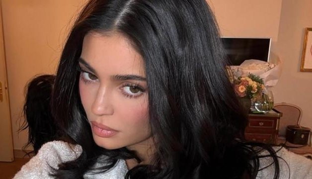 Kylie Jenner's Jaw-Dropping Fur Coat Look: A Fashion Statement