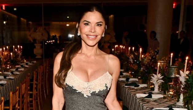 Lauren Sanchez Stuns in Vintage Dior Minidress – Fans Are Swooning!