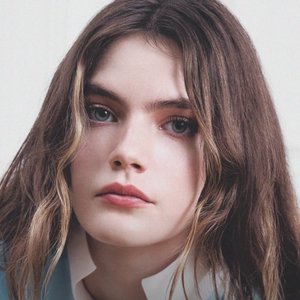 Florence Hunt: From Bridgerton's Youngest to Dior's Newest Muse