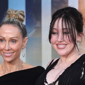 Noah Cyrus and Mom Tish Dazzle on Red Carpet Amid Dominic Purcell Drama