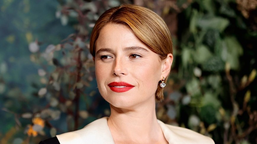 Oscar Buzz: Jessie Buckley Wows in Daring Black Dress