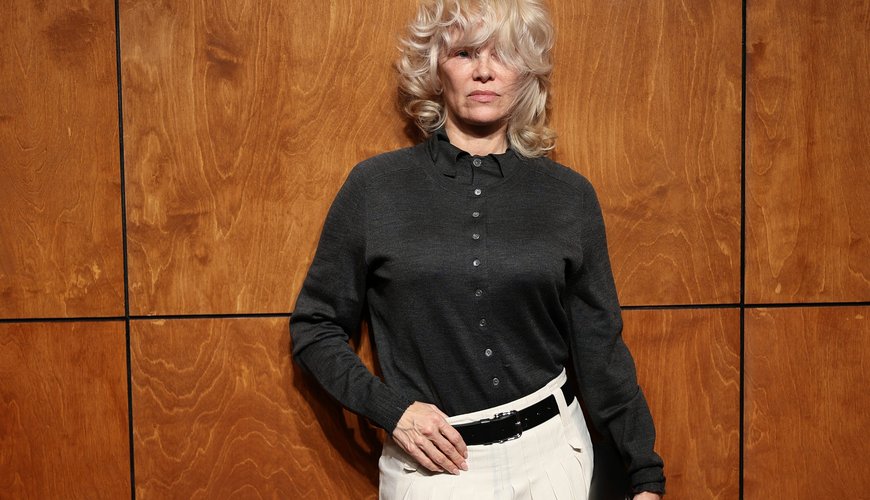 Pamela Anderson's Daring Hair Makeover Steals the Spotlight at Tory Burch's Fashion Extravaganza