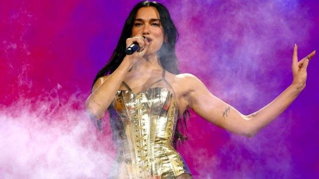 Dua Lipa's Jaw-Dropping Bustier Look in Brazil: A Fashion Moment
