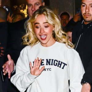 Sabrina Carpenter Rocks Seth Meyers 'Late Night' Sweatshirt as a Minidress