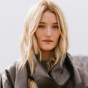 Sarah Pidgeon: The Fashion Icon Reviving Classics at Loewe's Paris Show